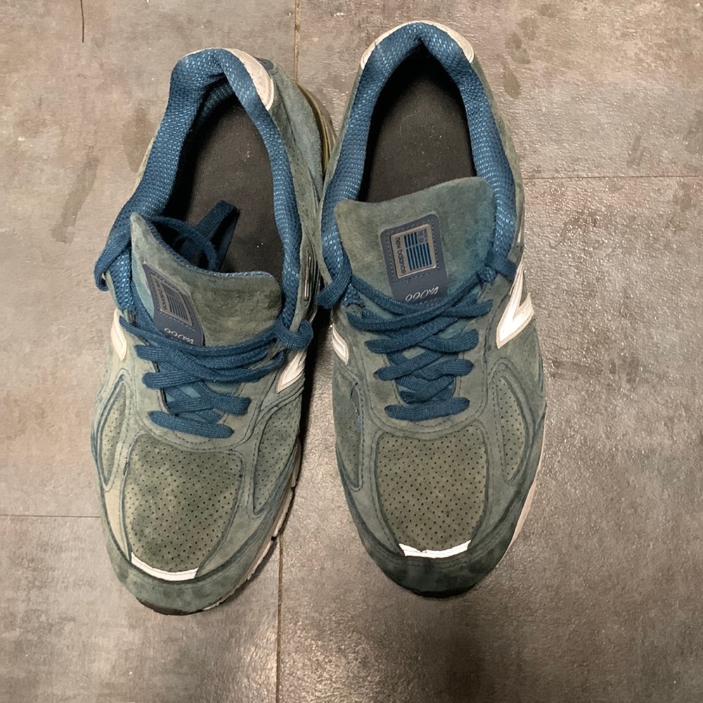 New balance 990 v4